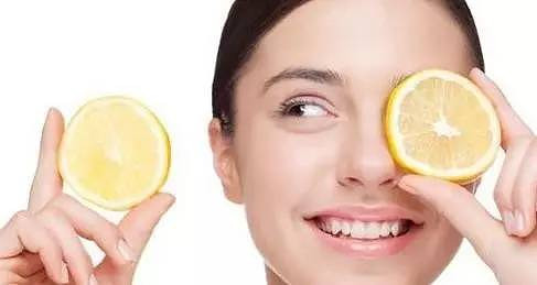 抽煙牙齒黃怎么變白，快速去除煙漬小妙招