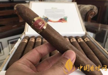 庫(kù)阿巴杰出雪茄圖片及口感品析 適合老茄客的一款雪茄！